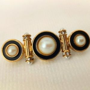 Vintage Richelieu bar brooch in EUC